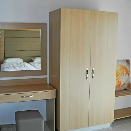 Gardenia Hotel Períssa