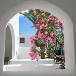 Gardenia Perissa (Santorini)