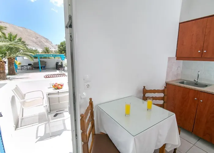 Gardenia Hotel Perissa (Santorini)