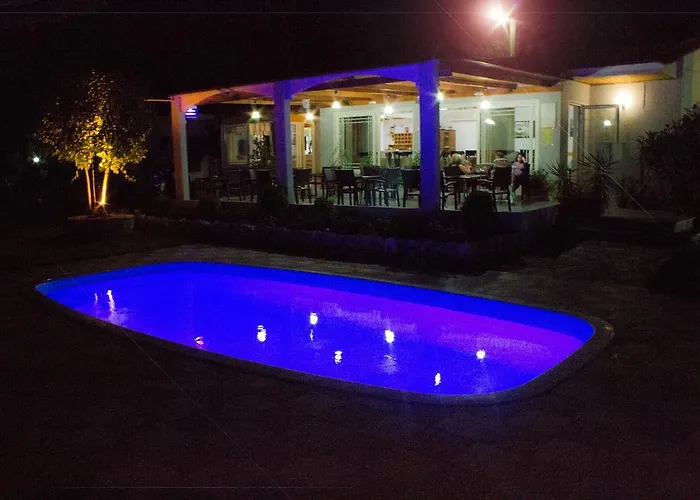 Gardenia Hotel Perissa (Santorini)